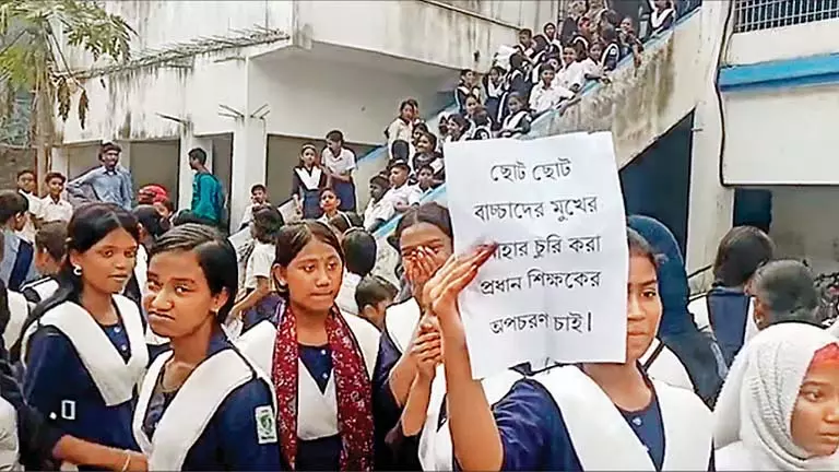 mid-day meal क्यों बंद है? सवाल पूछने पर पिटाई के आरोप mid-day meal क्यों बंद है? सवाल पूछने पर पिटाई के आरोप