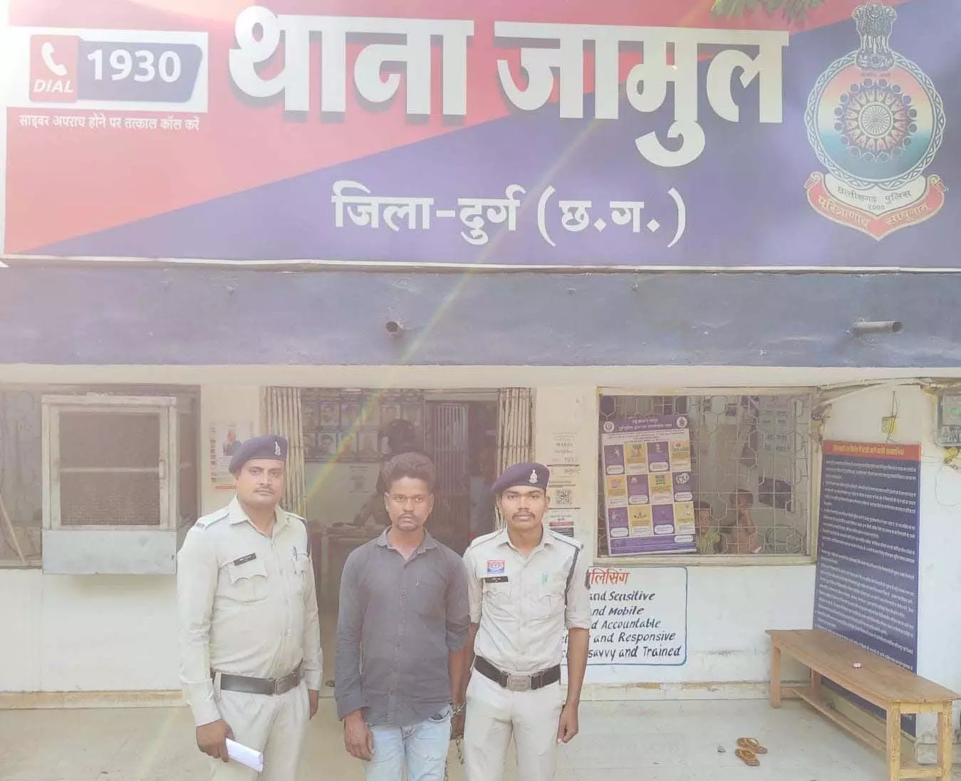 CG: गांजा बेचते आरोपी दिलावर अली गिरफ्तार, 5.876 किलो माल बरामद CG: गांजा बेचते आरोपी दिलावर अली गिरफ्तार, 5.876 किलो माल बरामद