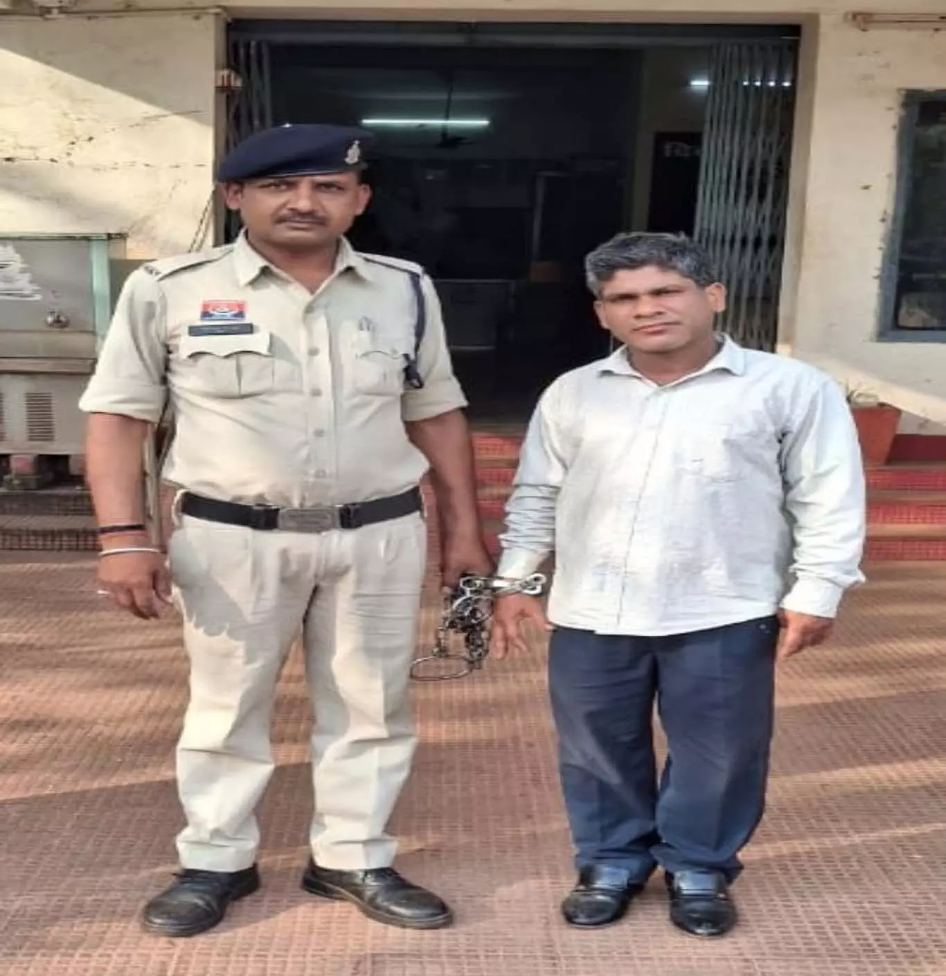 प्रतिबंधित नशीली टेबलेट के साथ आरोपी ईश्वर धृतलहरे गिरफ्तार प्रतिबंधित नशीली टेबलेट के साथ आरोपी ईश्वर धृतलहरे गिरफ्तार