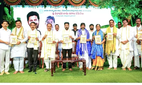 Telangana CM ने उगादी पर सदा बैनामा भूमि के नियमितीकरण का आश्वासन दिया Telangana CM ने उगादी पर सदा बैनामा भूमि के नियमितीकरण का आश्वासन दिया