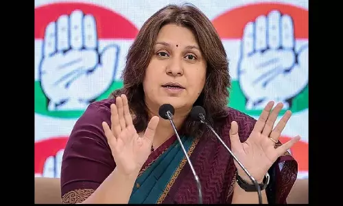 कांग्रेस ने ऑनलाइन प्लेटफॉर्म्स पर ‘सख्ती’ को लेकर केंद्र पर साधा निशाना कांग्रेस ने ऑनलाइन प्लेटफॉर्म्स पर ‘सख्ती’ को लेकर केंद्र पर साधा निशाना