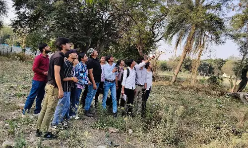 Indore : विश्व गौरैया दिवस पर होलकर कॉलेज में चौथा पक्षी सर्वेक्षण आयोजित Indore : विश्व गौरैया दिवस पर होलकर कॉलेज में चौथा पक्षी सर्वेक्षण आयोजित