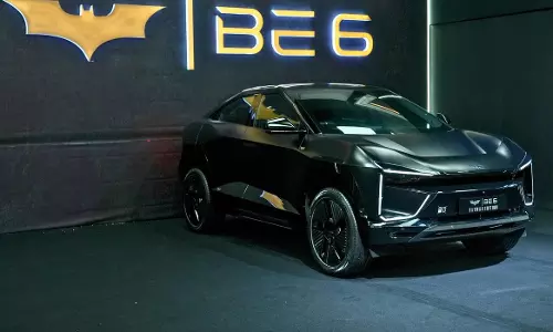 New Delhi: Batman Edition पर बवाल से बदला रुख, विवादित एडिशन पर कंपनी का यू-टर्न New Delhi: Batman Edition पर बवाल से बदला रुख, विवादित एडिशन पर कंपनी का यू-टर्न