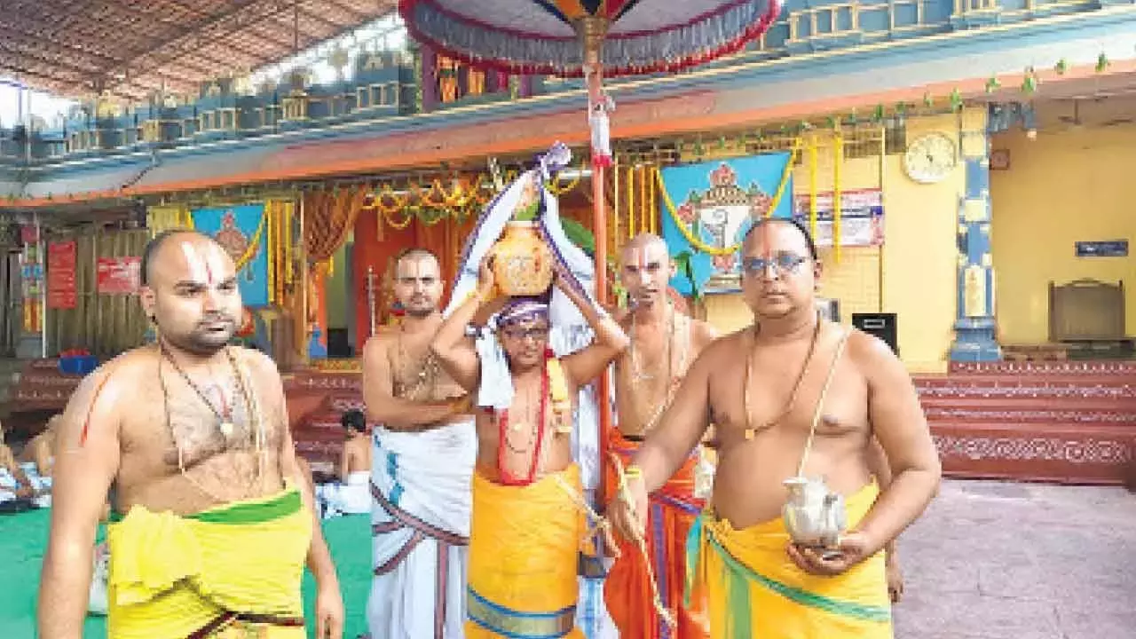 Telangana: अंकुरार्पण श्री राम नवमी ब्रह्मोत्सवम की शुरुआत का प्रतीक Telangana: अंकुरार्पण श्री राम नवमी ब्रह्मोत्सवम की शुरुआत का प्रतीक