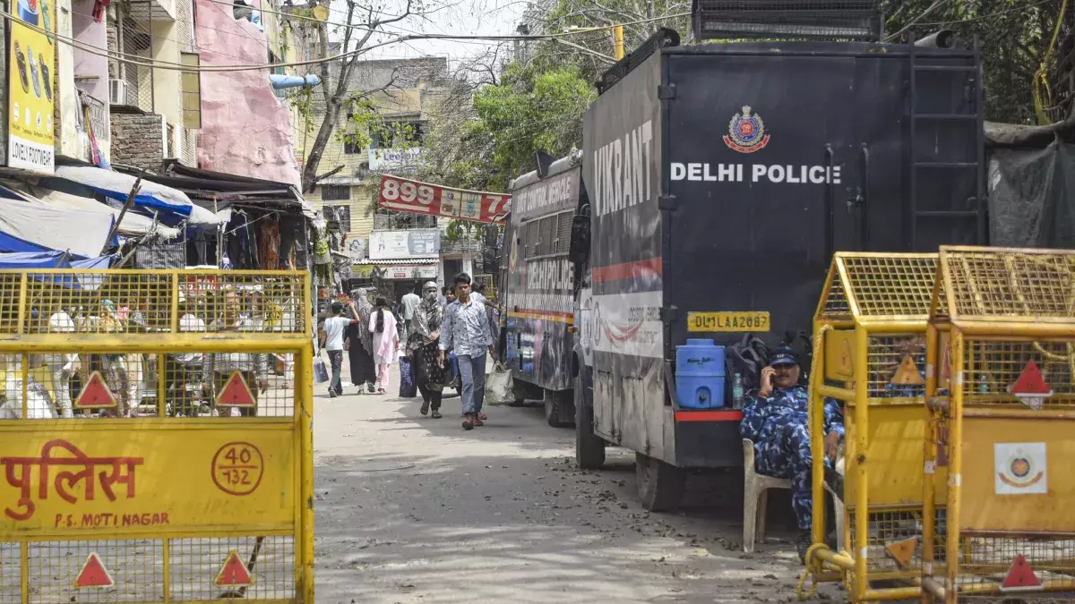 New Delhi: उत्तम नगर में माहौल को लेकर हाईकोर्ट सख्त, त्योहारों पर शांति के लिए हाईकोर्ट का निर्देश New Delhi: उत्तम नगर में माहौल को लेकर हाईकोर्ट सख्त, त्योहारों पर शांति के लिए हाईकोर्ट का निर्देश