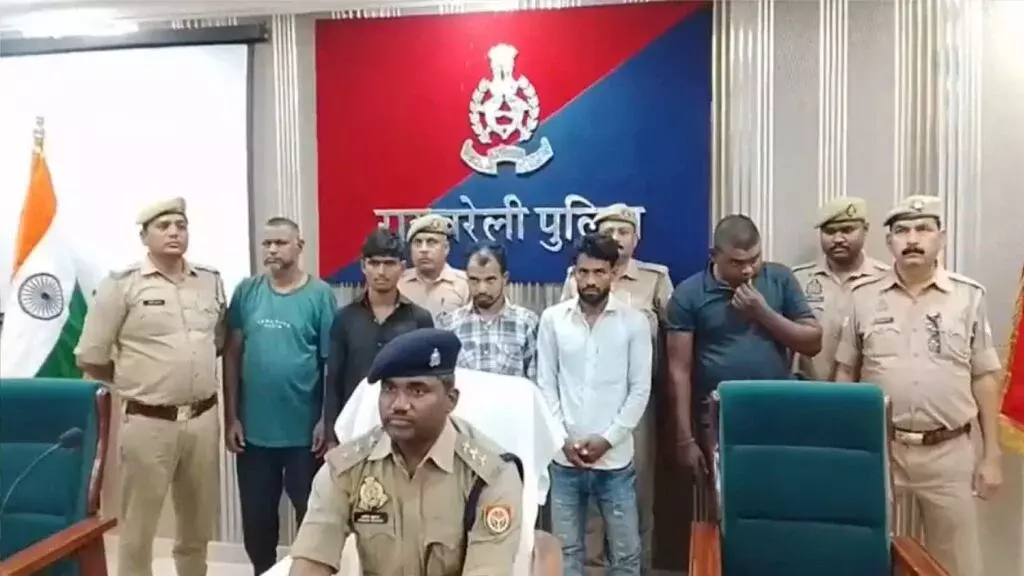 Rae Bareli: 112 किलो एल्यूमीनियम तार के साथ आरोपियों की गिरफ्तारी Rae Bareli: 112 किलो एल्यूमीनियम तार के साथ आरोपियों की गिरफ्तारी