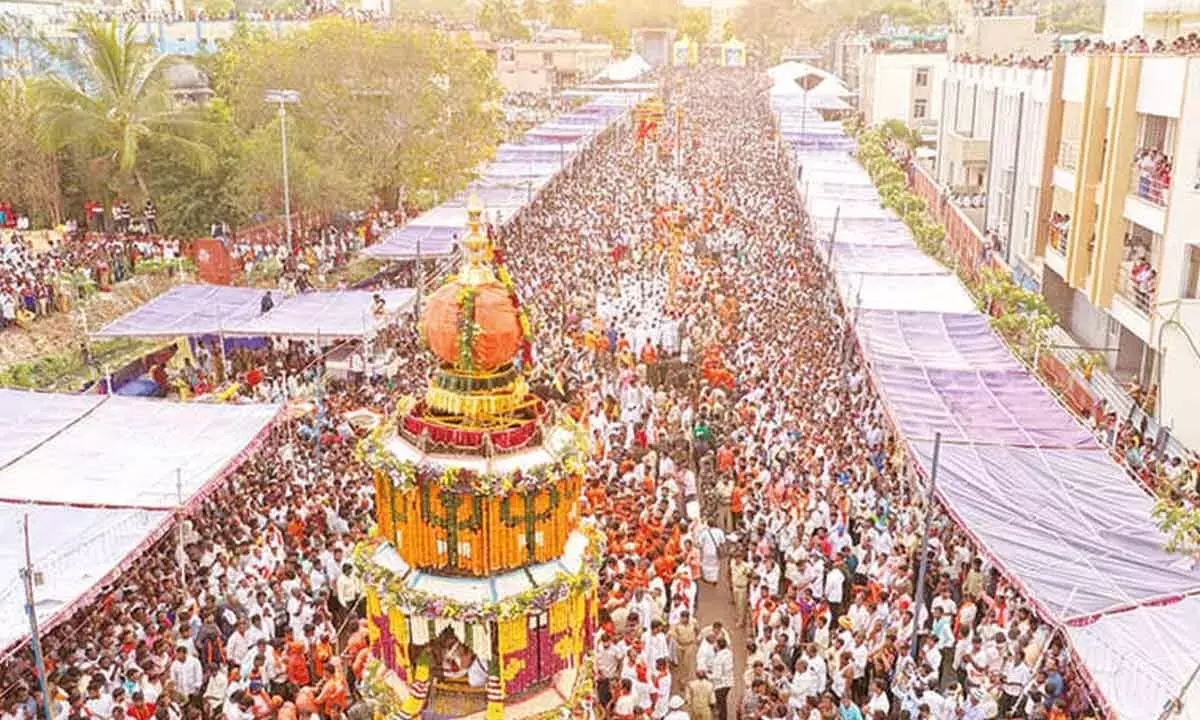 Andhra: श्रीशैलम मंदिर में अनुष्ठानों के साथ भव्य उगादी समारोह संपन्न Andhra: श्रीशैलम मंदिर में अनुष्ठानों के साथ भव्य उगादी समारोह संपन्न
