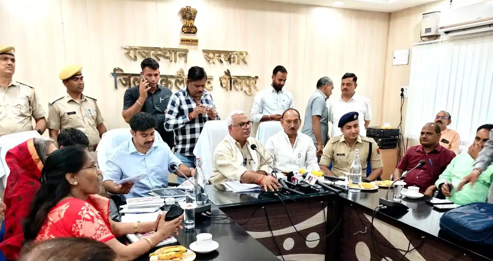 Dholpur: पेयजल और आराम की व्यवस्था सुनिश्चित करने के आदेश Dholpur: पेयजल और आराम की व्यवस्था सुनिश्चित करने के आदेश