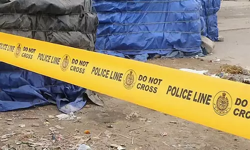 Belgaum : पिता ने 15 दिन की बच्ची को ज़हर देकर मार डाला Belgaum : पिता ने 15 दिन की बच्ची को ज़हर देकर मार डाला