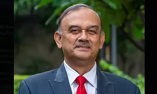 HDFC बैंक के चेयरमैन का अचानक इस्तीफ़ा HDFC बैंक के चेयरमैन का अचानक इस्तीफ़ा