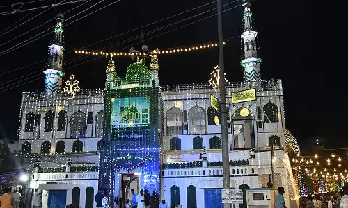 Karnataka : तटीय ज़िलों को छोड़कर, पूरे राज्य में 21 मार्च को ईद-उल-फ़ित्र मनाई जाएगी Karnataka : तटीय ज़िलों को छोड़कर, पूरे राज्य में 21 मार्च को ईद-उल-फ़ित्र मनाई जाएगी