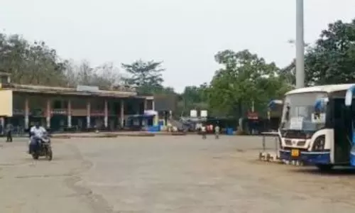 Odisha : 34 आदिवासियों की गिरफ़्तारी को लेकर मयूरभंज बंद से जनजीवन अस्त-व्यस्त Odisha : 34 आदिवासियों की गिरफ़्तारी को लेकर मयूरभंज बंद से जनजीवन अस्त-व्यस्त