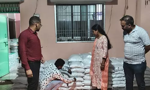 ख़राब पानी पाउच जब्त, वाटर प्लांट में छापेमारी