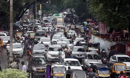 Pune : वाहनों की बढ़ती संख्या के कारण पुणे 3-अक्षरों वाली रजिस्ट्रेशन प्रणाली की ओर अग्रसर Pune : वाहनों की बढ़ती संख्या के कारण पुणे 3-अक्षरों वाली रजिस्ट्रेशन प्रणाली की ओर अग्रसर