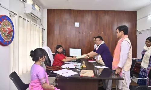 Assam Elections : UPPL प्रमुख प्रमोद बोरो ने तमूलपुर से नामांकन दाखिल किया Assam Elections : UPPL प्रमुख प्रमोद बोरो ने तमूलपुर से नामांकन दाखिल किया