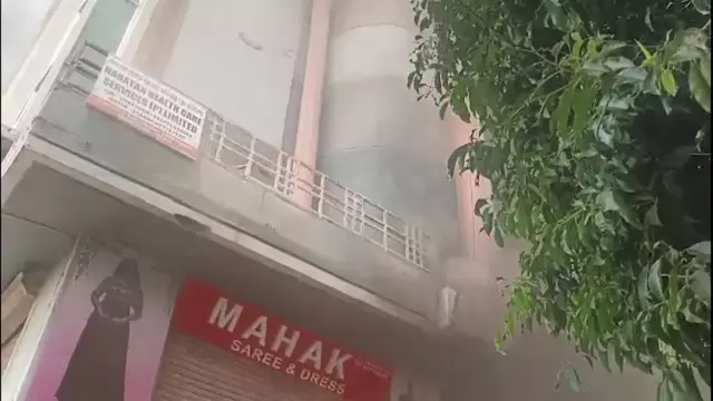 भुवनेश्वर CRP में प्रियदर्शिनी बाजार के अंदर आग लग गई, कोई हताहत नहीं