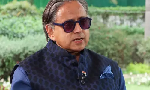 संयम ही शक्ति है: Shashi Tharoor ने पश्चिम एशिया संकट पर भारत के सतर्क रुख का समर्थन किया