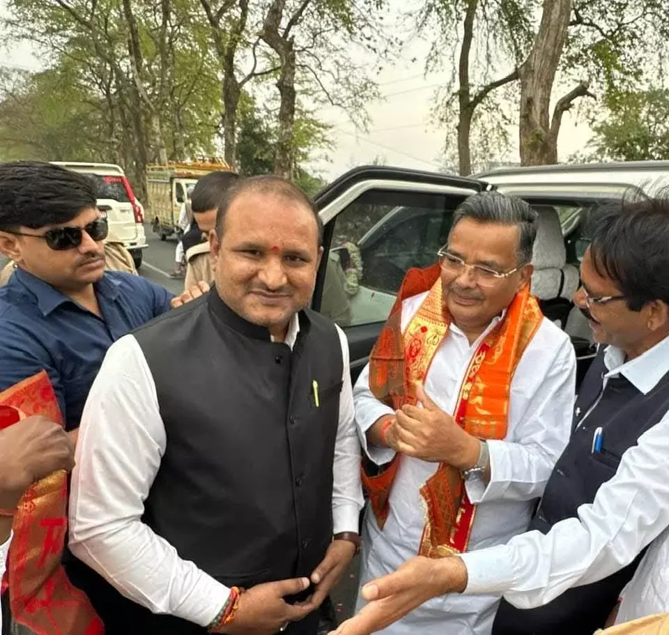 Farrukhabad: कार्यकर्ताओं ने किया पर्यटन मंत्री का अभिनंदन