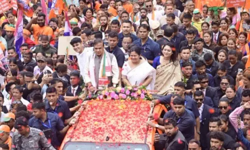 Assam Elections : सीएम हिमंत बिस्वा सरमा ने जालुकबारी से नामांकन दाखिल किया Assam Elections : सीएम हिमंत बिस्वा सरमा ने जालुकबारी से नामांकन दाखिल किया