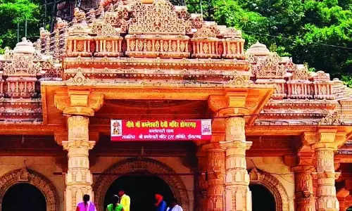 रेलवे ने डोंगरगढ़ जाने वाले श्रद्धालुओं के लिए सुविधा बढ़ाई रेलवे ने डोंगरगढ़ जाने वाले श्रद्धालुओं के लिए सुविधा बढ़ाई