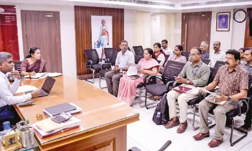 Bird Flu in Muhamma; 5961 पालतू पक्षियों को मारा और नष्ट किया जाएगा Bird Flu in Muhamma; 5961 पालतू पक्षियों को मारा और नष्ट किया जाएगा