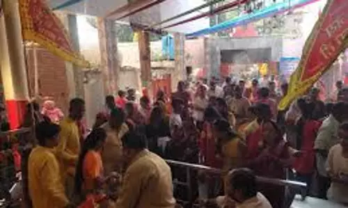 Bareilly Rural: नवरात्र पर दिखी श्रद्धा, मंदिरों में रौनक Bareilly Rural: नवरात्र पर दिखी श्रद्धा, मंदिरों में रौनक