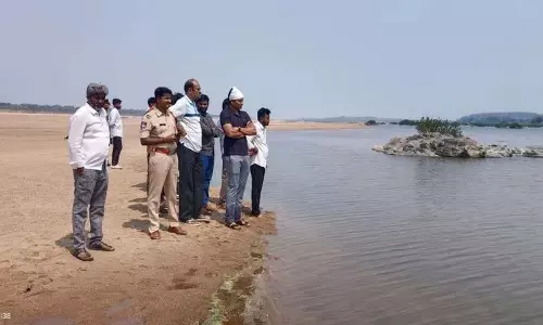 Bhadrachalam में एक यात्रा के दौरान गोदावरी नदी में पाँच युवक और सात छात्र डूब गए Bhadrachalam में एक यात्रा के दौरान गोदावरी नदी में पाँच युवक और सात छात्र डूब गए