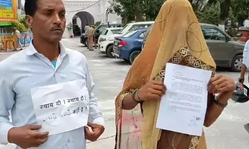 Bareilly: शिशु गायब मामले में कार्रवाई की उठी मांग Bareilly: शिशु गायब मामले में कार्रवाई की उठी मांग