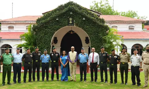राज्यपाल रमेन डेका से रक्षा महाविद्यालय नई दिल्ली के अध्ययन दल ने की भेंट राज्यपाल रमेन डेका से रक्षा महाविद्यालय नई दिल्ली के अध्ययन दल ने की भेंट