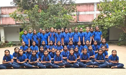 तोषगांव प्री मैट्रिक आदिवासी कन्या छात्रावास में