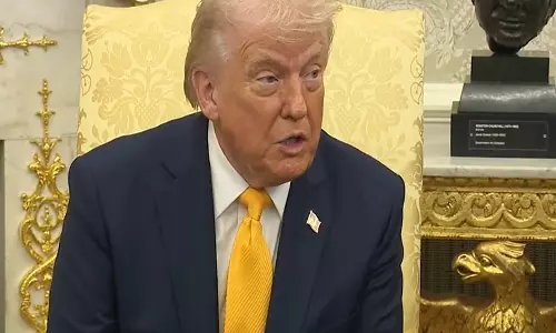 US राष्ट्रपति डोनाल्ड ट्रंप का कहना है कि पेंटागन के 200 अरब डॉलर के फंड का अनुरोध बहुत छोटी कीमत US राष्ट्रपति डोनाल्ड ट्रंप का कहना है कि पेंटागन के 200 अरब डॉलर के फंड का अनुरोध बहुत छोटी कीमत
