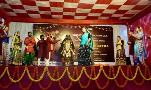 JAMMU: पर्यटन विभाग ने बावे वाली माता मंदिर में नवरात्रि उत्सव का आयोजन किया JAMMU: पर्यटन विभाग ने बावे वाली माता मंदिर में नवरात्रि उत्सव का आयोजन किया