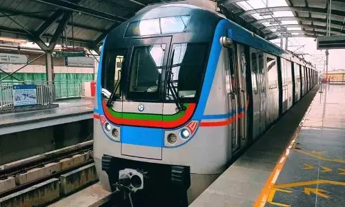 हैदराबाद में Metro Services बाधित, यात्रियों को हो रही परेशानी