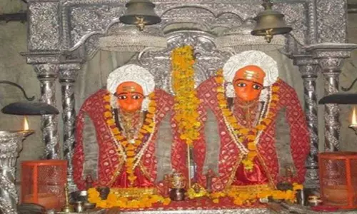 Karauli: कैलादेवी शक्तिपीठ में लक्खी मेले की भव्य छटा Karauli: कैलादेवी शक्तिपीठ में लक्खी मेले की भव्य छटा
