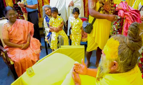 राष्ट्रपति मुर्मू ने Vrindavan में प्रेमानंद महाराज से की मुलाकात राष्ट्रपति मुर्मू ने Vrindavan में प्रेमानंद महाराज से की मुलाकात