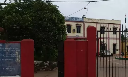 Odisha : चौद्वार जेल से मोबाइल फोन, नकदी और नशीले पदार्थ ज़ब्त