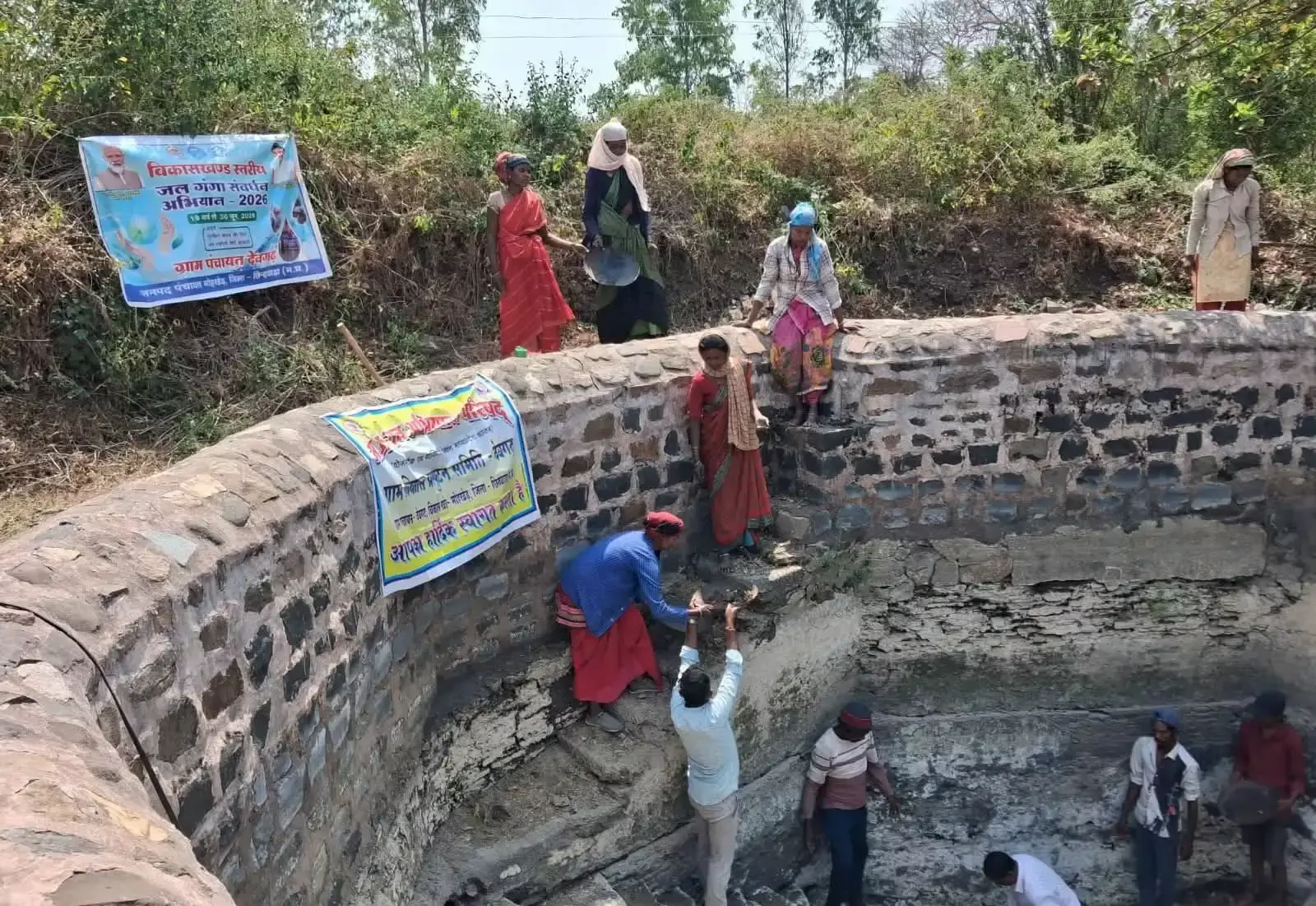 Chhindwara: विजयगढ़ के पास बावड़ी और नदी की सफाई अभियान Chhindwara: विजयगढ़ के पास बावड़ी और नदी की सफाई अभियान