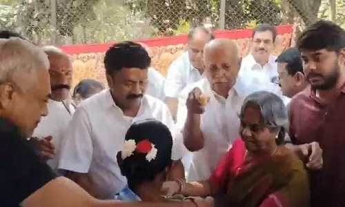 भूखे गरीबों को भोजन कराना एक महान पुण्य है: Thalasani भूखे गरीबों को भोजन कराना एक महान पुण्य है: Thalasani