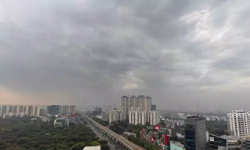 Gurugram में हल्की बारिश, तापमान गिरकर 18 डिग्री सेल्सियस हुआ Gurugram में हल्की बारिश, तापमान गिरकर 18 डिग्री सेल्सियस हुआ