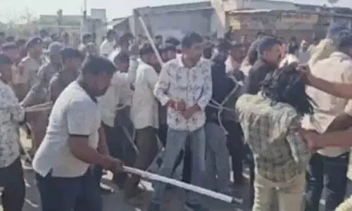 Gujarat पुलिस ने क्राइम सीन के रीकंस्ट्रक्शन के दौरान 18 आरोपियों को सरेआम पीटा