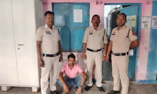 ऑपरेशन आघात: बिना नंबर प्लेट वाली बाइक से कर रहा गांजा तस्करी, तस्कर गिरफ्तार