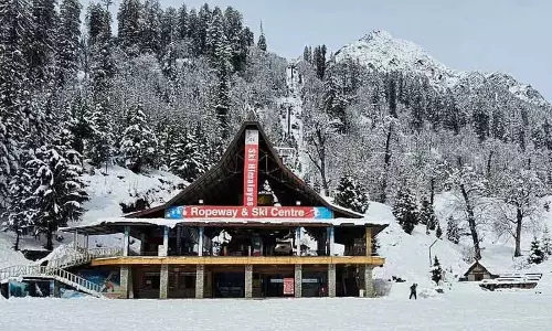 Himachal के 3 ज़िलों में ऑरेंज अलर्ट, बर्फ़बारी और बारिश जारी Himachal के 3 ज़िलों में ऑरेंज अलर्ट, बर्फ़बारी और बारिश जारी