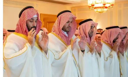 Saudi Arabia में ईद-उल-फितर की धूम, मक्का-मदीना में उमड़ी भारी भीड़ Saudi Arabia में ईद-उल-फितर की धूम, मक्का-मदीना में उमड़ी भारी भीड़