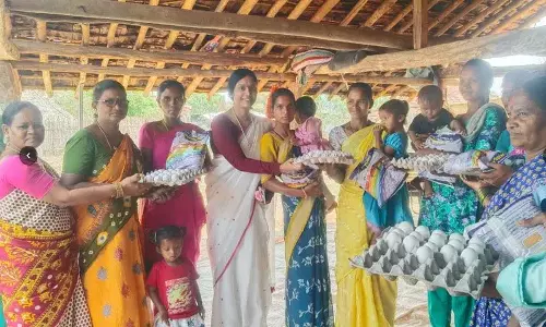 श्रीरामपुरम ST Colony समूह में घर ले जाने वाले राशन का वितरण श्रीरामपुरम ST Colony समूह में घर ले जाने वाले राशन का वितरण