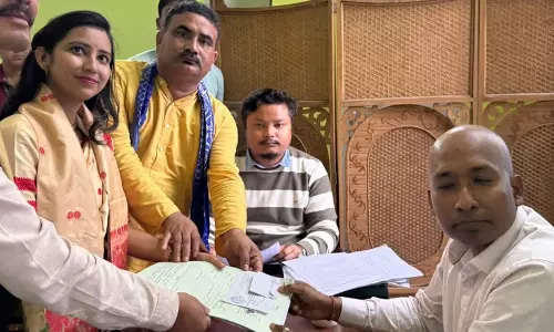 Mariani में कांग्रेस-रायजोर गठबंधन का शक्ति प्रदर्शन, ज्ञानश्री बोरा ने भरा नामांकन Mariani में कांग्रेस-रायजोर गठबंधन का शक्ति प्रदर्शन, ज्ञानश्री बोरा ने भरा नामांकन