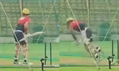 RCB के गेंदबाज़ ने यॉर्कर से कोहली को क्लीन बोल्ड कर दिया RCB के गेंदबाज़ ने यॉर्कर से कोहली को क्लीन बोल्ड कर दिया