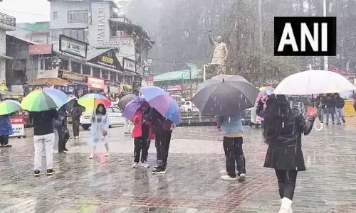 मनाली में बदला मौसम: बारिश और ताजा बर्फबारी से ठंड बढ़ी