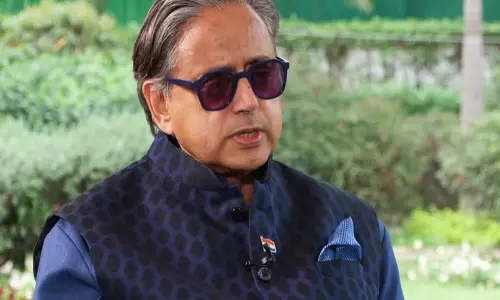 Shashi Tharoor बोले- पश्चिम एशिया संकट से अर्थव्यवस्था पर असर, ऊर्जा विविधता जरूरी Shashi Tharoor बोले- पश्चिम एशिया संकट से अर्थव्यवस्था पर असर, ऊर्जा विविधता जरूरी