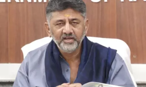 Karnataka में सड़कों पर विक्रेताओं पर नई नीति, फ्लेक्स बैनर पर जुर्माना Karnataka में सड़कों पर विक्रेताओं पर नई नीति, फ्लेक्स बैनर पर जुर्माना