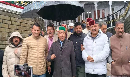 हिमाचल विधानसभा में नशे के मुद्दे पर विपक्ष का वॉकआउट हिमाचल विधानसभा में नशे के मुद्दे पर विपक्ष का वॉकआउट